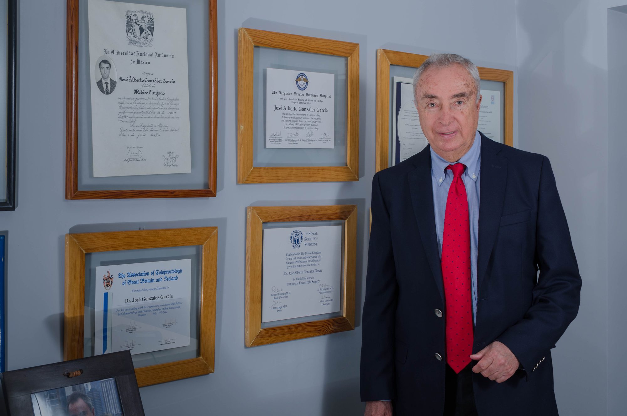 Dr. José Alberto González García, especialista en coloproctología