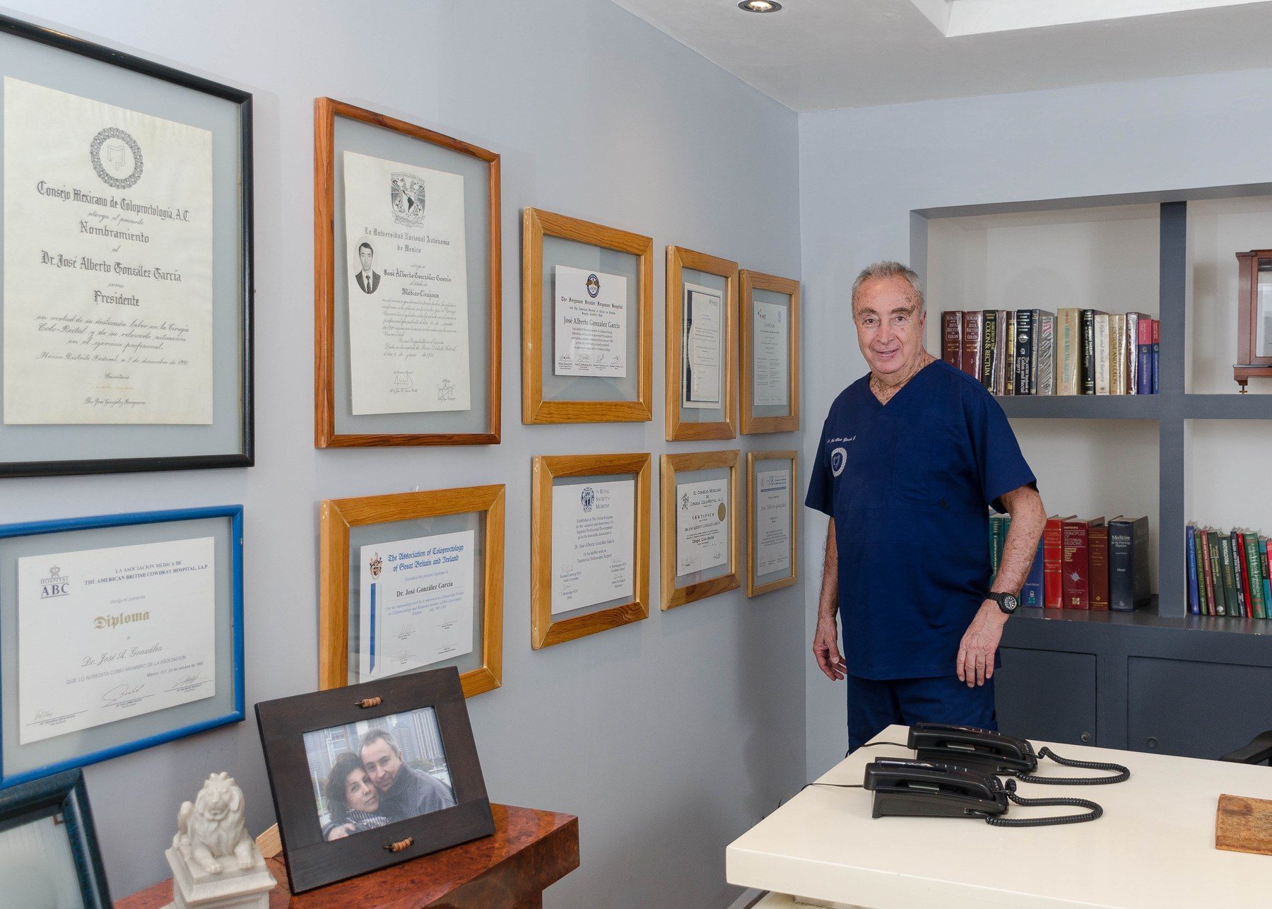 Dr. José Alberto González García, especialista en coloproctología